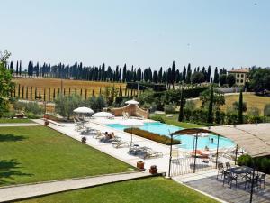 Bazén v ubytování Casa Vacanze La Fiorita nebo v jeho okolí