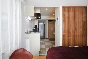 HOTEL AIS HATAGAYAにあるキッチンまたは簡易キッチン
