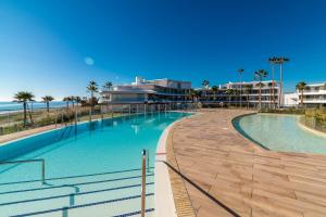 Φωτογραφία από το άλμπουμ του VACATION MARBELLA I Live on the Edge of the Sea, New Beachfront Condo, Padel Courts, Gym, Sauna, Luxury Spa and 24-7 security σε Εστεπόνα
