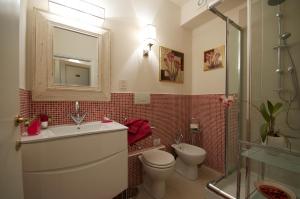 a bathroom with a toilet and a sink and a shower at Terrazza Ginori in Sesto Fiorentino