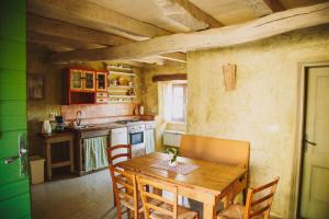 Kuchyň nebo kuchyňský kout v ubytování Arbalovija Rustic Villa