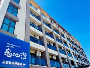 a building with a sign in front of it at Kuei Ti Wan Hotel in Checheng