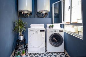 a laundry room with a washing machine and a window at Bauhaus Living with Amazing Roof Top by Sea N' Rent in Tel Aviv