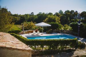 Bazén v ubytování Arbalovija Rustic Villa nebo v jeho okolí