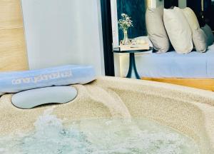 a room with a bath tub with aintificial at Canaryislandshost l The Secret Suites in Playa Honda