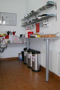 Kuchyň nebo kuchyňský kout v ubytování Bilbao Akelarre Hostel