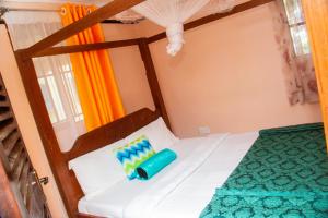 Säng eller sängar i ett rum på The White Dove - in Milimani Kisumu