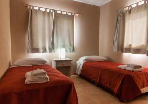 En eller flere senge i et værelse på Costa Serena