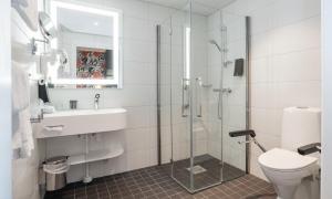 Koupelna v ubytování Thon Hotel Harstad