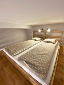 a large bed in a room with two twin beds at Smart Rooms for Rent in Kraków