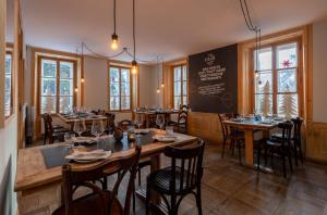 Hotel Saratz Pontresina Mountain Resort & Spa餐厅或其他用餐的地方