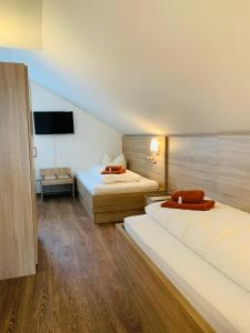 Ένα ή περισσότερα κρεβάτια σε δωμάτιο στο Gasthof Zum Hobel