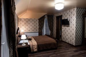 a bedroom with a bed and a lamp on a table at Едем in Brzezhany
