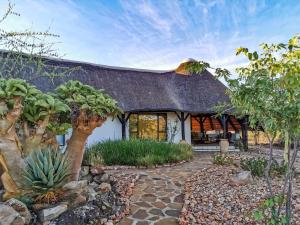 Photo de la galerie de l'établissement Ohorongo Safari Lodge, à Kamanjab