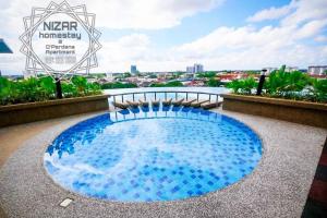 Kolam renang di atau dekat dengan Nizar Apartment D’Perdana