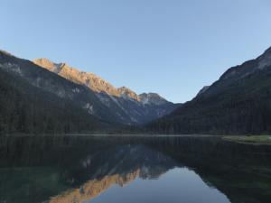 a view of a lake with trees and mountains at Oberrainbauer in Kleinarl