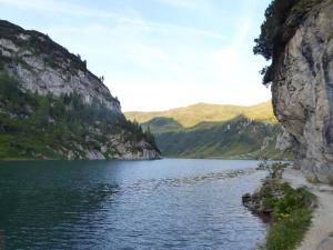クライナルにあるOberrainbauerの山間湖の眺望