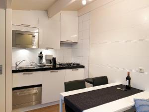 Kuchyň nebo kuchyňský kout v ubytování Vakantiewoning dichtbij Centrum Domburg DO13