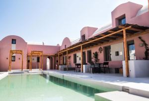 a courtyard of a house with a swimming pool at Terra Nera Suites in Perivolos