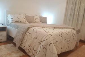 Postel nebo postele na pokoji v ubytování Fantasy apartment Tuzla