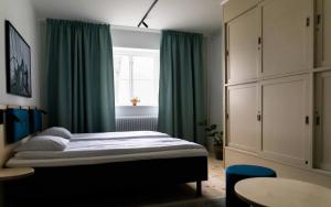 Łóżko lub łóżka w pokoju w obiekcie STF Stockholm Skeppsholmen Vandrarhem