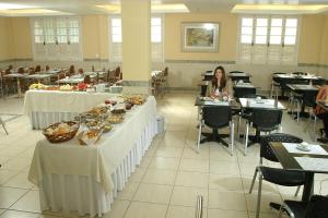 Comida no hotel ou em algum lugar perto