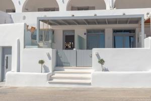 The facade or entrance of HH Bay