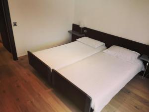 Voodi või voodid majutusasutuse Hotel Fleur-de-Lys toas
