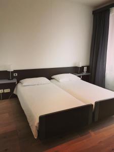 Voodi või voodid majutusasutuse Hotel Fleur-de-Lys toas