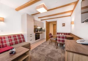 Kuchnia lub aneks kuchenny w obiekcie Apartments & Garni Alpenrose