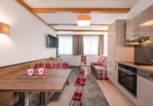 Kuchnia lub aneks kuchenny w obiekcie Apartments & Garni Alpenrose