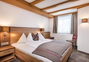 Łóżko lub łóżka w pokoju w obiekcie Apartments & Garni Alpenrose