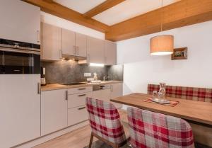 Kuchnia lub aneks kuchenny w obiekcie Apartments & Garni Alpenrose