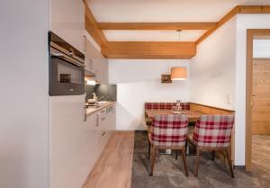 Kuchnia lub aneks kuchenny w obiekcie Apartments & Garni Alpenrose