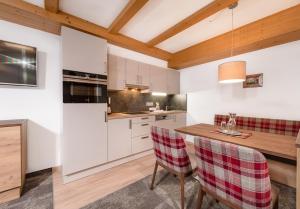 Kuchnia lub aneks kuchenny w obiekcie Apartments & Garni Alpenrose