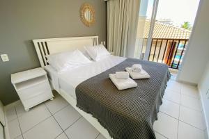 a bedroom with a bed with two towels on it at Beach Living Pé na Areia por Be My Guest in Aquiraz +139 photos