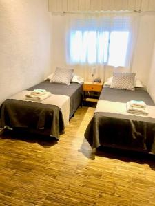 Katil atau katil-katil dalam bilik di Hotel Berlin Pinamar +78 gambar