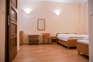 Cama ou camas em um quarto em Podkowa