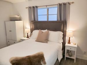 Ένα ή περισσότερα κρεβάτια σε δωμάτιο στο Stylish & Newly-Renovated Suites near Las Olas