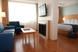 TV a/nebo společenská místnost v ubytování The Holman Grand Hotel