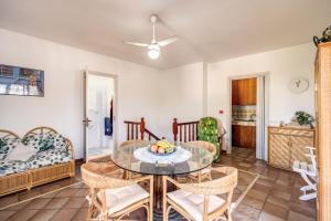 Foto dalla galleria di Emerald Holiday House a Marina di Mancaversa Altre 18 foto