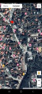 un mapa de una ciudad con puntos rosados en Apartman Biljana, en Zlatibor