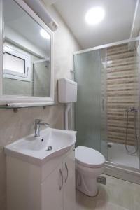 Ett badrum på Apartments Oliva