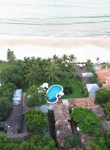 Bazén v ubytování Espelho das Águas Búzios nebo v jeho okolí