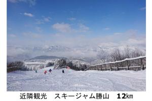 BBQ可 1日1組限定 貸切別荘 秘密基地 は恐竜博物館まで3km スキージャム勝山まで12km v zimě