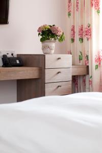 Postel nebo postele na pokoji v ubytování Brauereigasthof & Hotel Kapplerbräu