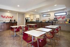 A restaurant or other place to eat at Ramada by Wyndham Tempe/At Arizona Mills Mall
