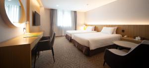 Postel nebo postele na pokoji v ubytování Ulsan City Hotel