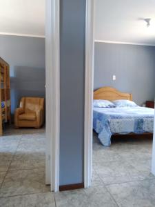 Una cama o camas en una habitación de Cabañas Peñablanca