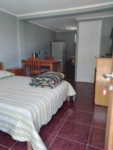 מיטה או מיטות בחדר ב-Cabañas Peñablanca